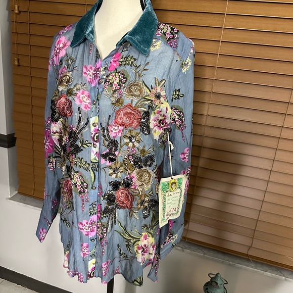 Arrata Tops - Aratta Countness Margaret M Blue Floral Sequin Embroidered Velvet Collar Blouse
